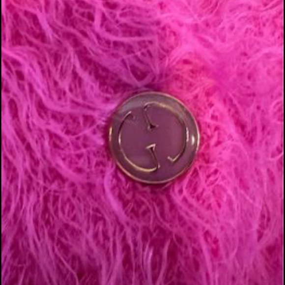 Gucci authentic Pink Shag Knit Cardigan. New. No used. XS - Picture 3 of 10